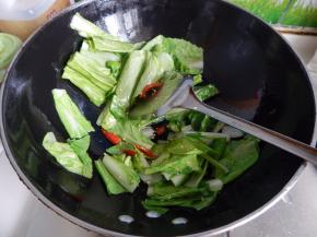 然后加入干辣椒