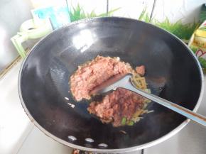 然后加入猪肉末