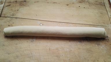 卷好搓长，接头放下面。