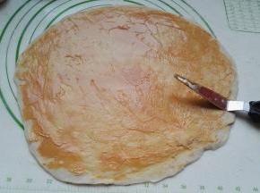 用工具抹匀（用筷子、勺子抹均可）。