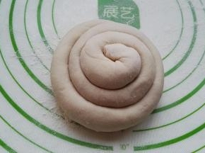 尾部塞底下。