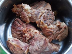 洗净，放入锅中
