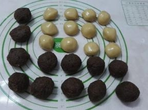 按面团20g、馅料30g均分成小剂。