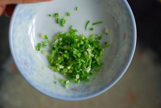 最后加入盐和葱花