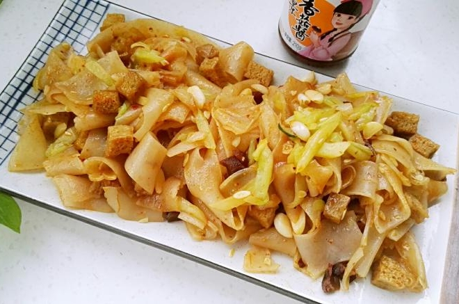 香菇酱炒凉皮