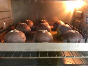 10、入预热好的烤箱中层，180度，25分钟左右。