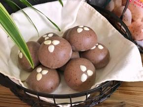 11、烤好后不要马上打开烤箱门，过5分钟再取出。