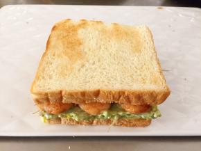 盖上另一片吐司片