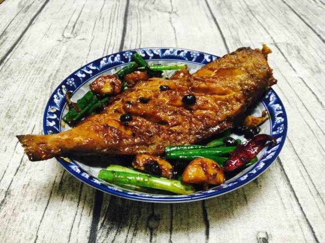 家庭版 金蒜子烧橡皮鱼