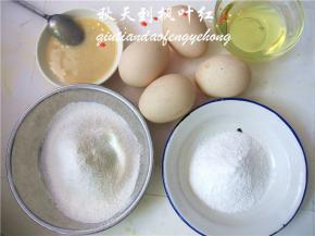 将食材准备好，低筋面粉已过筛。