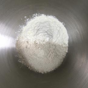 黑麦粉和中筋面粉混合