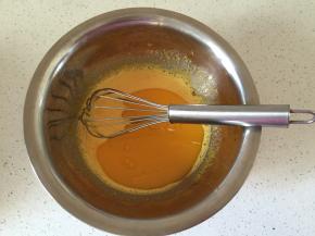 加入玉米油拌匀