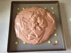 倒入烤好的波点金盘中