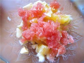 再放入西柚粒，好漂亮的红色呢；