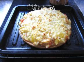 至披萨表面变成金黄色即可出炉。