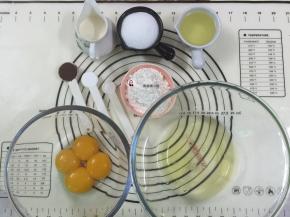 1. 备好所有才料（忘了巧克力酱了）