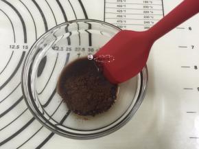 12. 巧克力酱和可可粉混合均匀