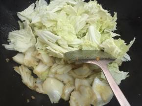 9. 加入叶子炒软