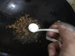 10. 加入少许的盐