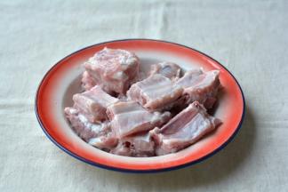 排骨反复清洗几遍；