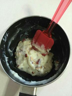 用硅胶刮刀搅拌均匀！

