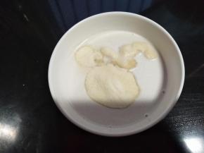 牛奶和吉利丁粉一起