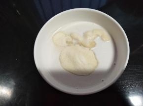 牛奶和吉利丁粉一起