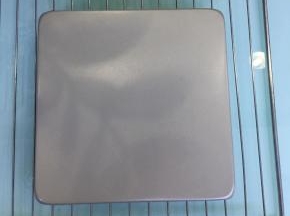 烤好后放在烤箱里焖10分钟，再将蛋糕模取出，倒扣晾凉。