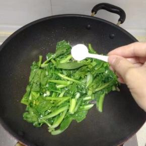 炒至微软加适量的盐