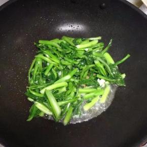 翻炒均匀即可出锅。