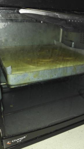 放入预热好的烤箱，175度，35分钟，上下管，中层