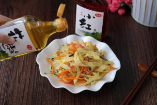 装盘倒入少许花椒油。