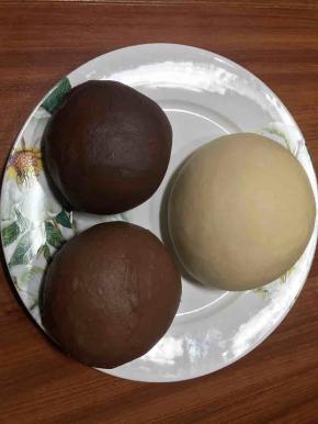 三个面团分别和面完成。