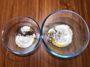 其他两种食材也提前准备好，分别揉面，方法和白色一样。