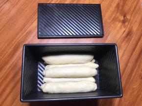 中间层放两个，最上层放三个。