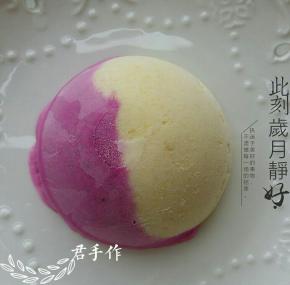 一个冰淇淋两种口味