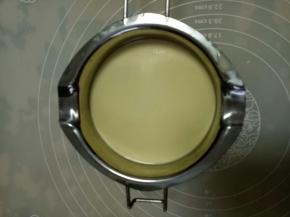 过筛，变成细腻的奶液