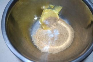 黄油中加红糖、盐