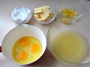 柠檬奶油馅的材料准备好：全蛋155克，细砂糖145克，柠檬汁150克，柠檬皮1.5个，无盐黄油150克