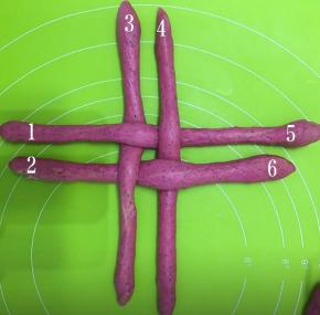 按上图放好长条，先把每一条顺时针编织，2压1，3压4，5压6，7压8