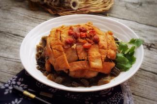 蒸好后取一盘子倒扣