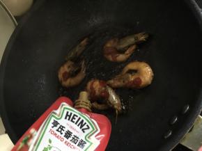 最后加入番茄酱和淋入水淀粉勾芡即可