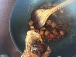 最后加入辣椒酱（我没有辣椒酱就加入沙茶酱和辣椒）翻炒即可