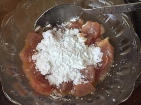 加入生粉拌均