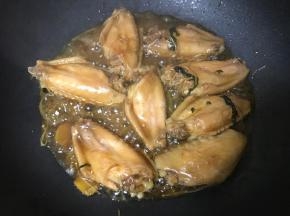 焖半分钟时再次翻面。