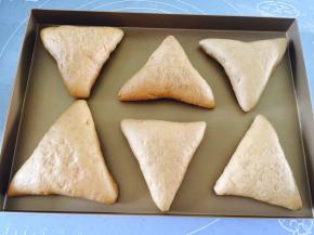 收口朝下，放在不粘烤盘上