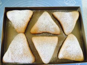 发酵至1.5倍大，薄薄撒上一层面粉