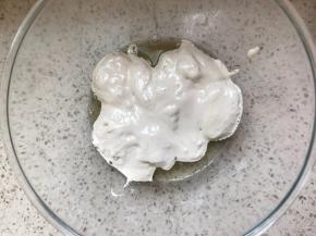 放入蛋白中，高度打发