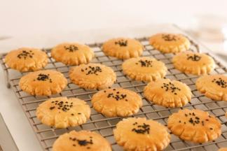 出炉要放凉后方可食用。