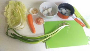 准备好材料，年糕冰冻拿出来玩泡水。